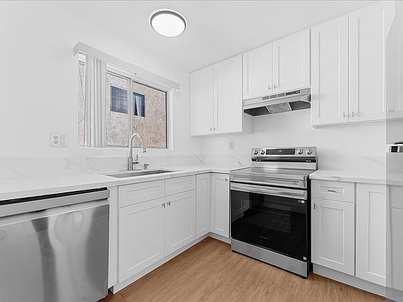 3rd image of 719 N Eucalyptus Ave APT 18A