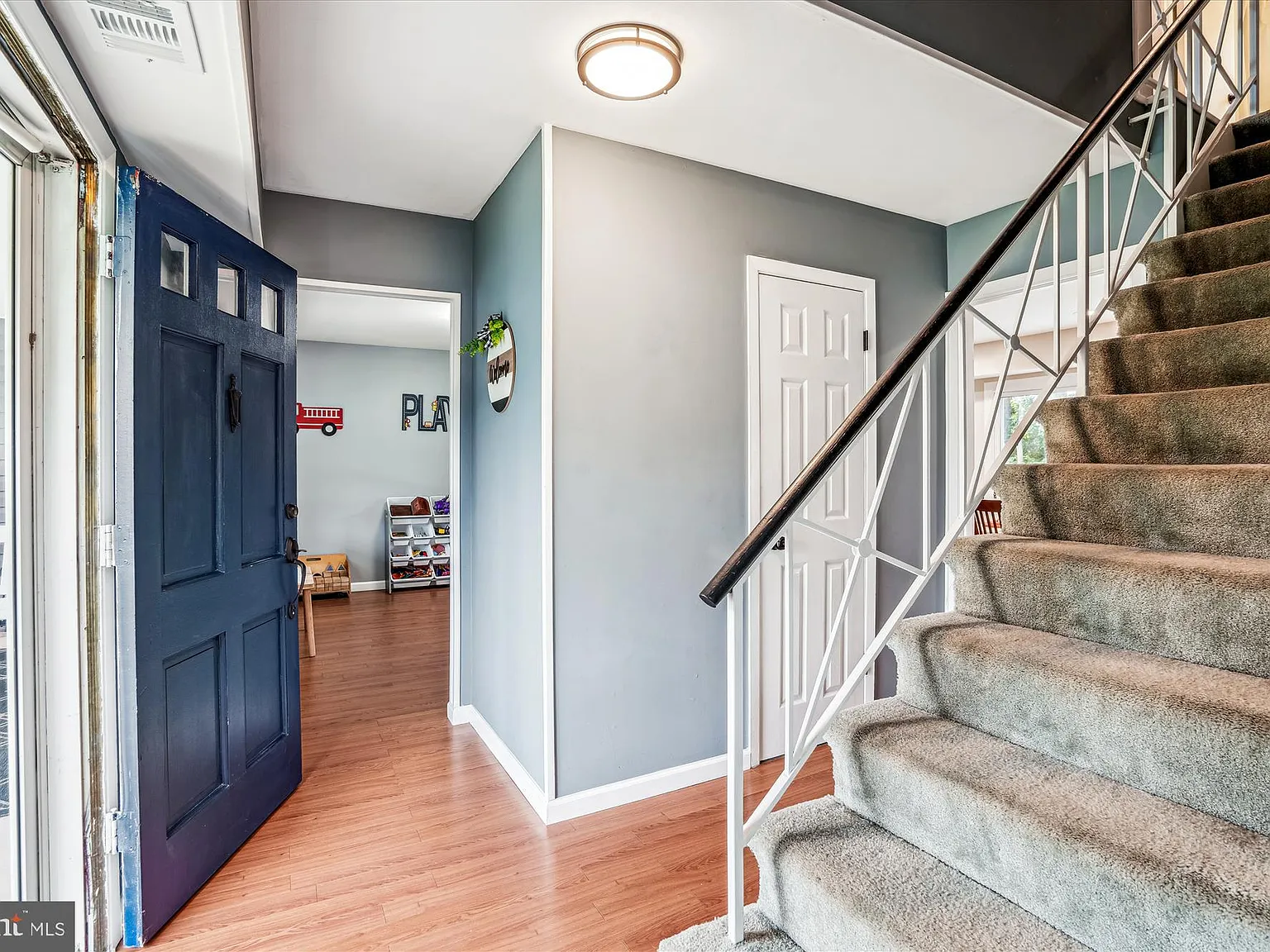 3 bed, 2.5 bath, 1800 sqft, $3,500 — Photo 2