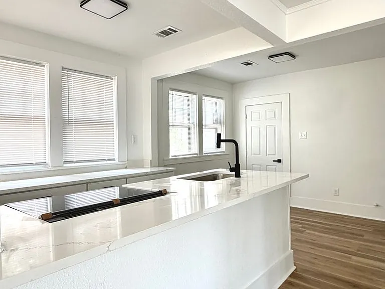 1720 N Grant St — Photo 3