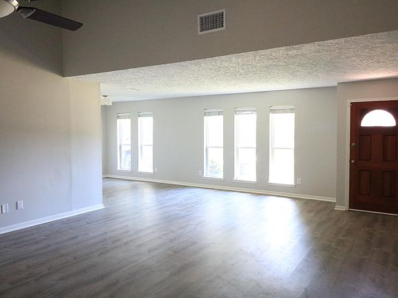 5th image of 907 Park Meadow Dr