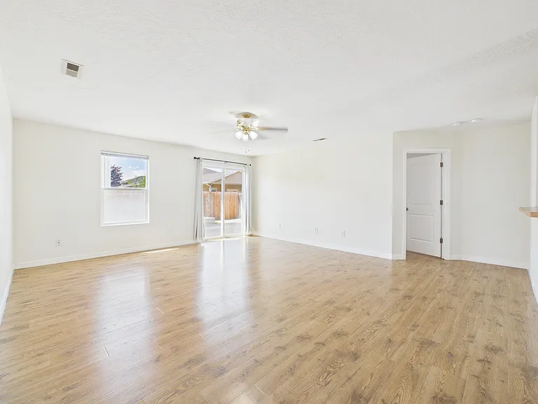 214 Parkmont Way — Photo 4