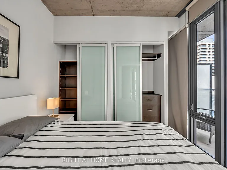 650 King St W #605 — Photo 29