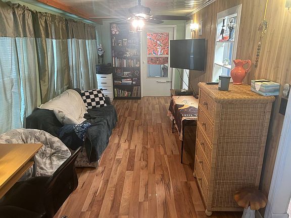 5th image of 9014 Bolton Ave #32