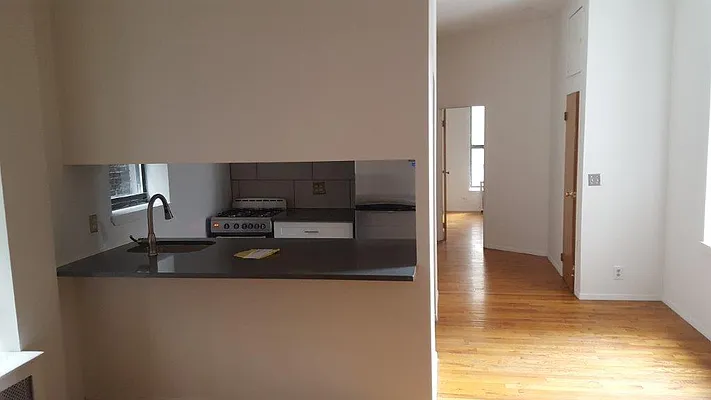 Rented by Chartwell Manhattan Realty | media 8