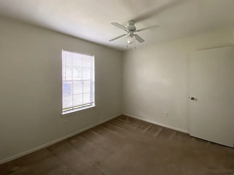 4800 Rainbow Cir #B — Photo 3