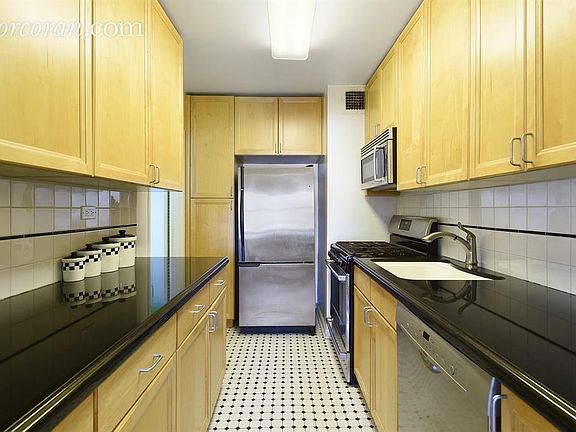 4th image of 140 W End Ave #14M