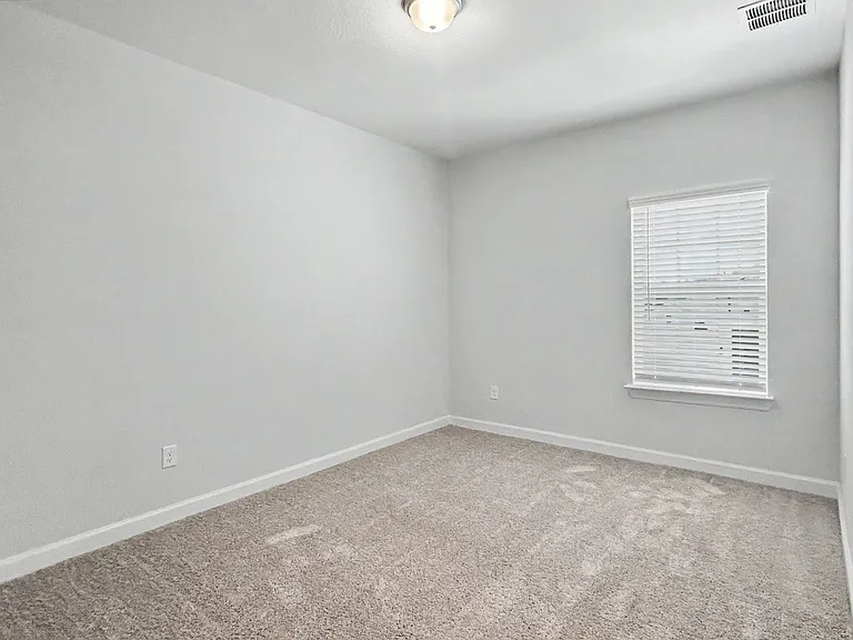 3708 Eliberis — Photo 22