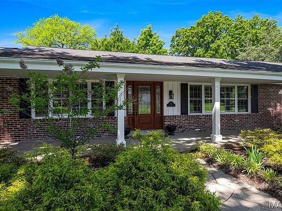 5th image of 24 Country Fair Ln