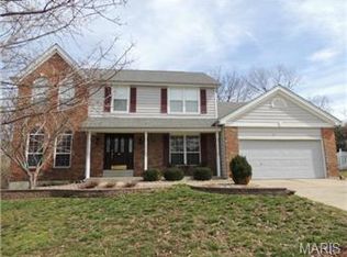 402 Lynwood Forest Dr, Ballwin, MO 63021