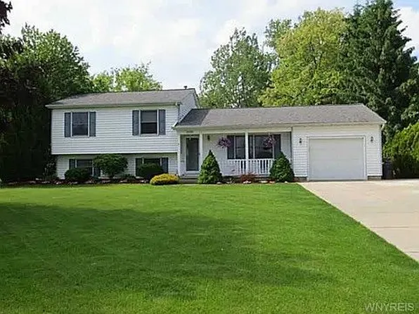 5658 Young Rd, Lockport, NY 14094