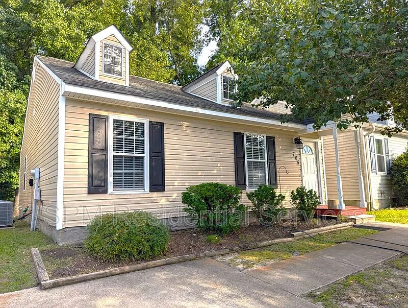 705 Varsity Dr