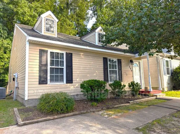 705 Varsity Dr, Wilmington, NC 28403