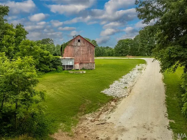 560 Cook Farm Dr, Foristell, MO 63348