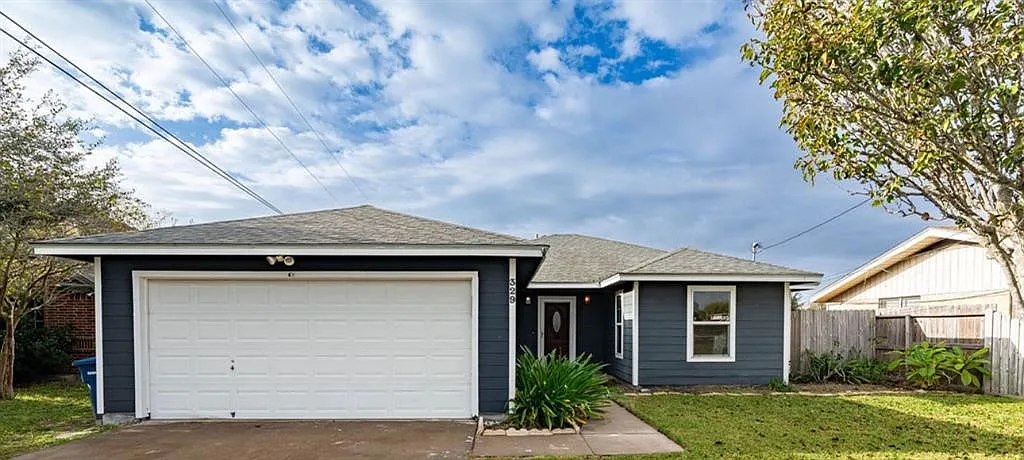 3 bed, 2.0 bath, 1266 sqft, $2,100 — Photo 1