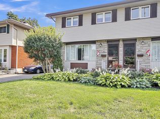 962 Dynes Rd, Ottawa, ON K2C 0G8