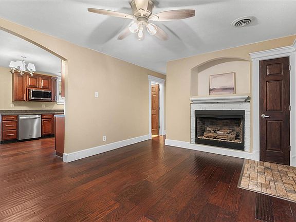 3rd image of 2821 National Ave