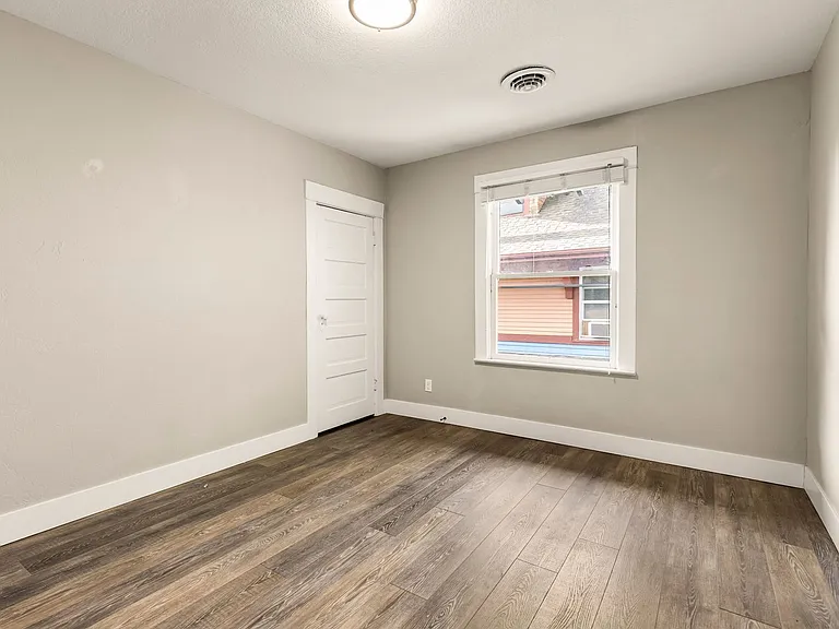 5532 N Haight Ave — Photo 14