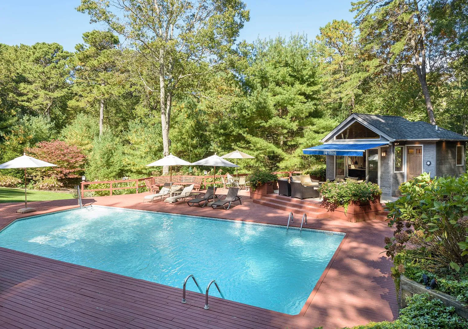 Entertainer's Delight With Style And Space In A Private Setting — Photo 2