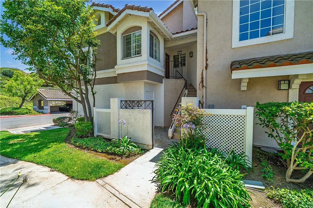 2 bed, 971 sqft, $3,695 — Photo 4