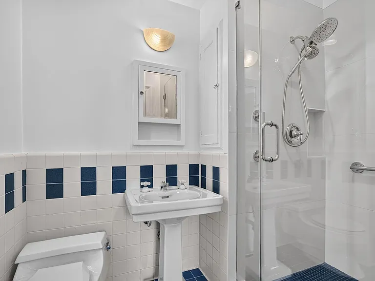 2737 Devonshire Pl NW #402 — Photo 12