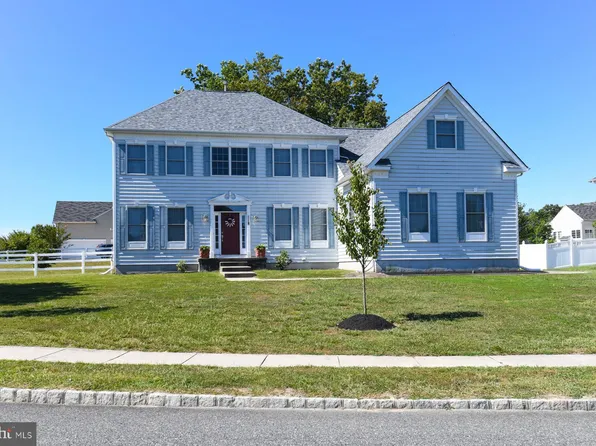 118 Blue Meadow Ln, Sicklerville, NJ 08081