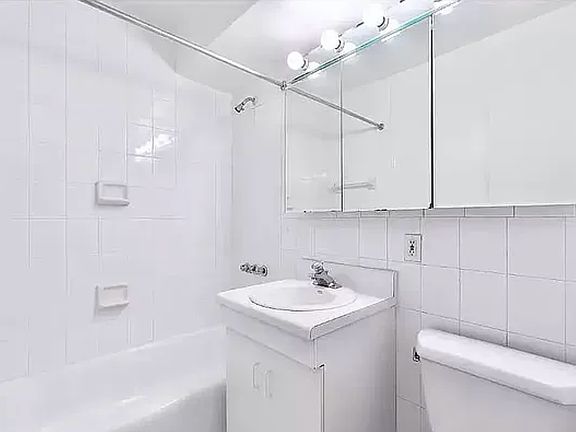 3rd image of 108 E 38th St APT 2400