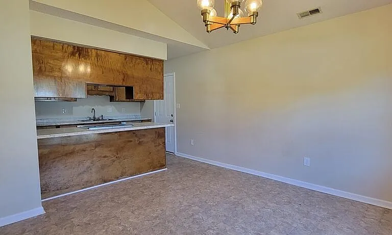 527 Raintree Cir — Photo 10