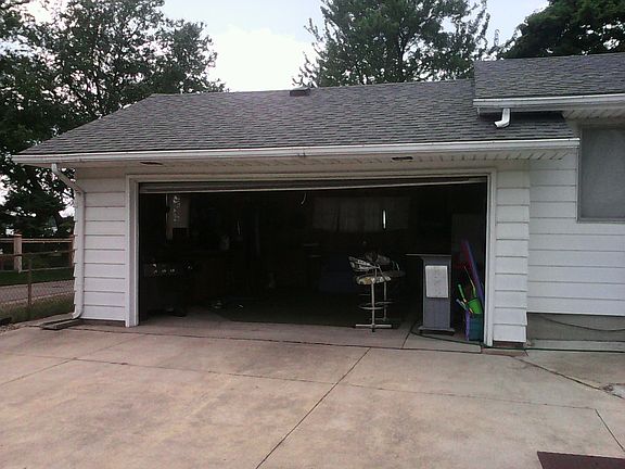 4th image of 2485 Round Lake Hwy