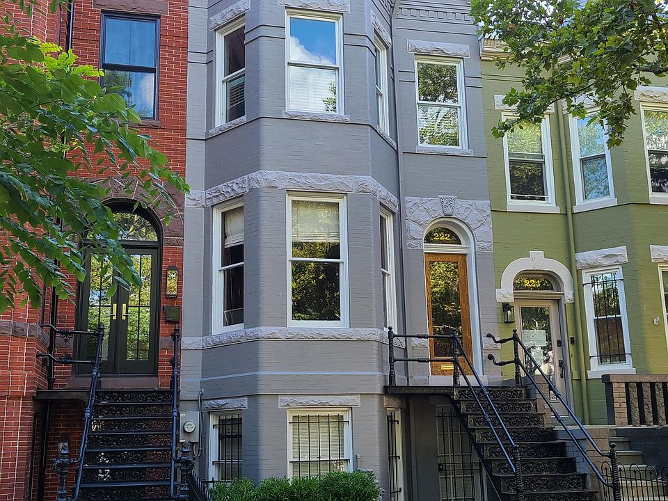 Exterior Victorian bayfront front facade