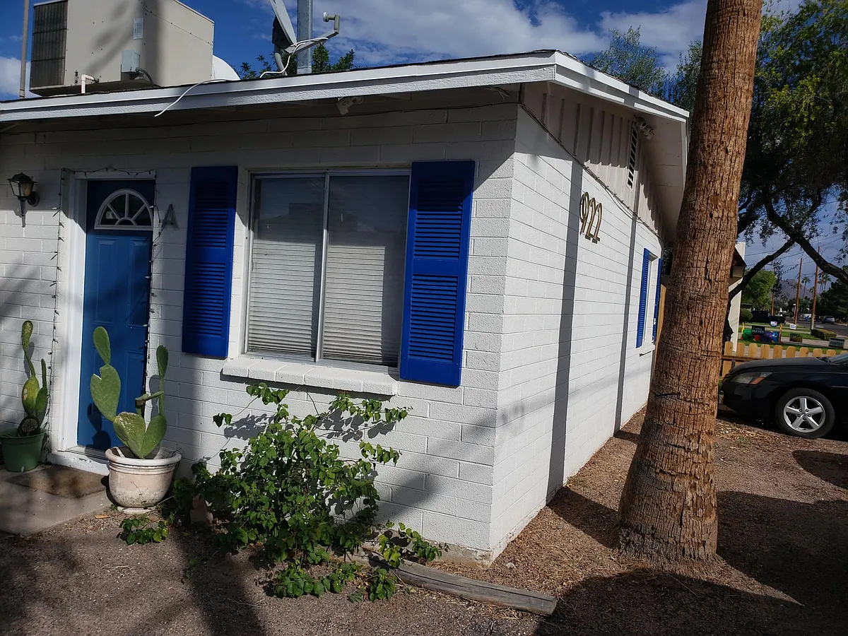 Building Photo - 922 E Montebello Ave #A