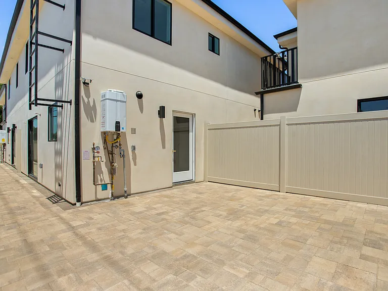 11502 Valjean Ave — Photo 5