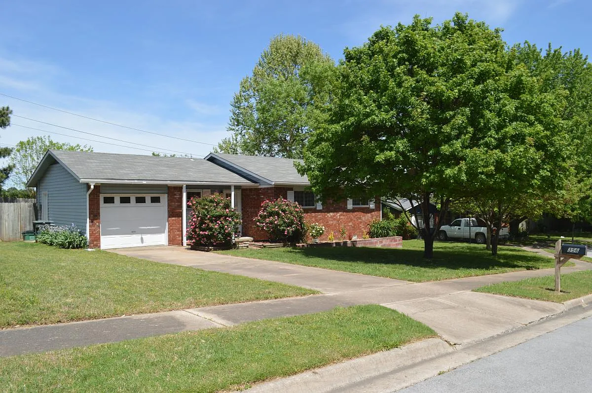 356 W Wren Circle — Photo 2