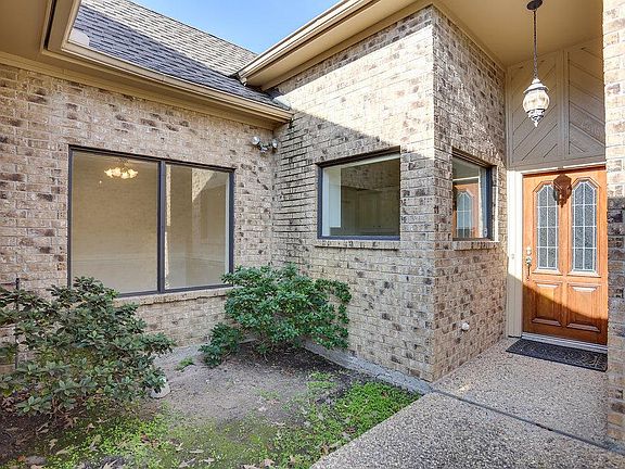 3rd image of 6614 Oakland Hills Dr