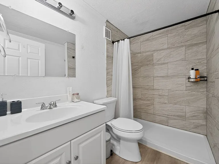 2314 W South St — Photo 16