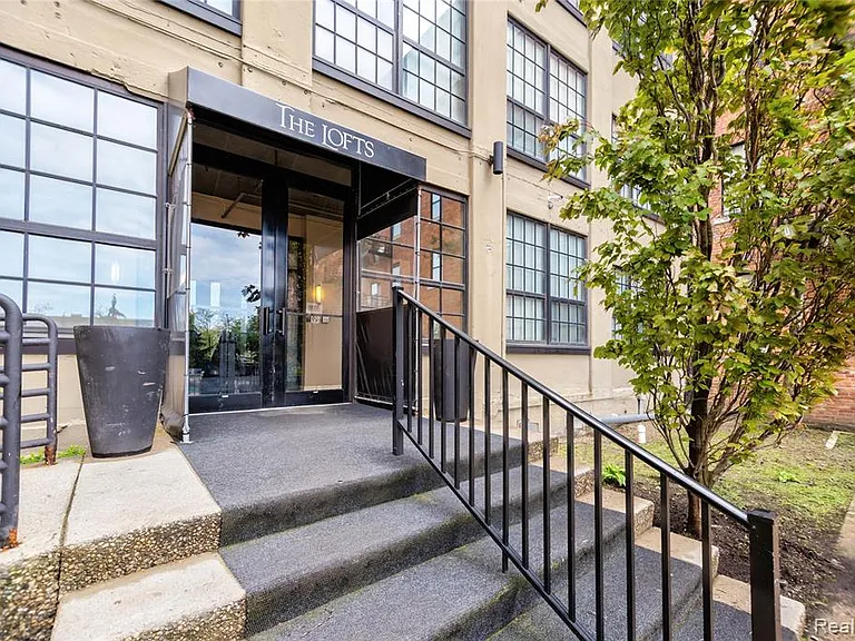 6533 E Jefferson Ave #604 — Photo 35
