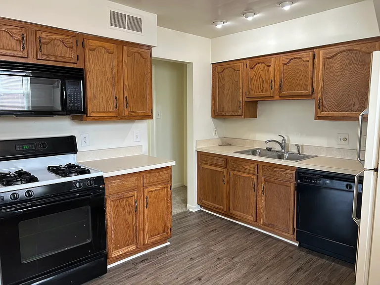 5006 Curtis Ave — Photo 9