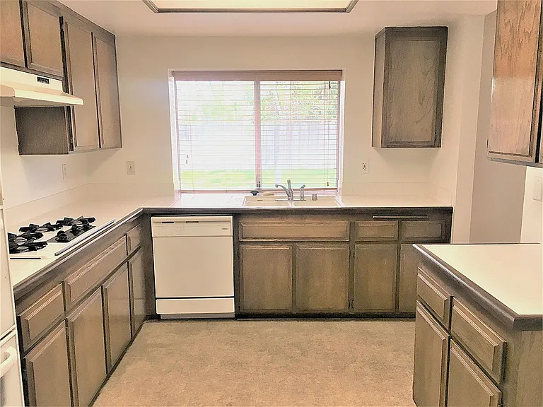 11054 Wesley Ave — Photo 3