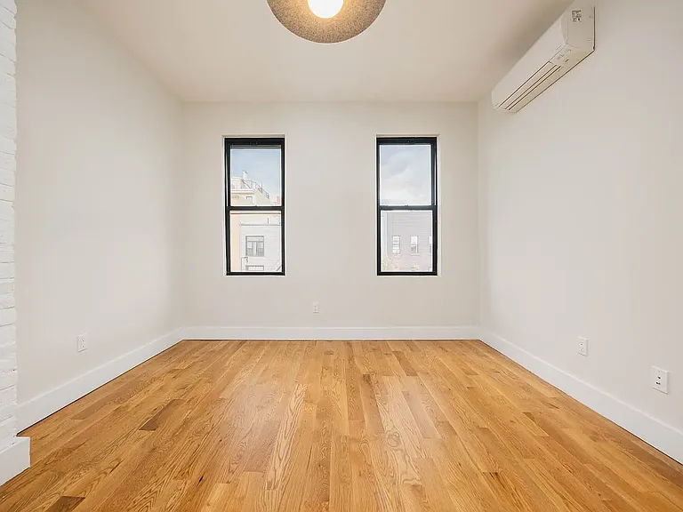 240 Montrose Ave #3L — Photo 9