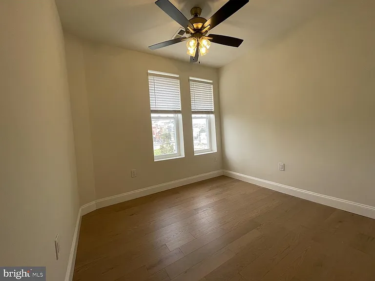 2101 S Hicks St — Photo 9