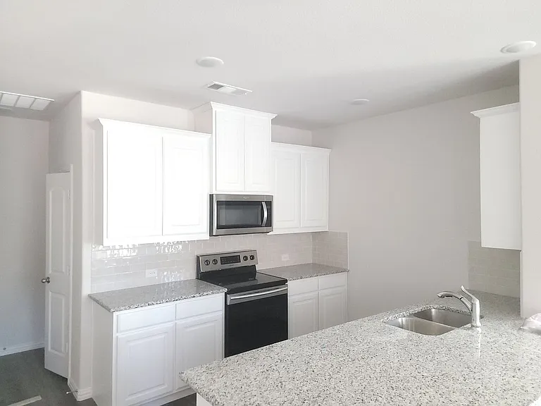 6713 Farsight Dr — Photo 5