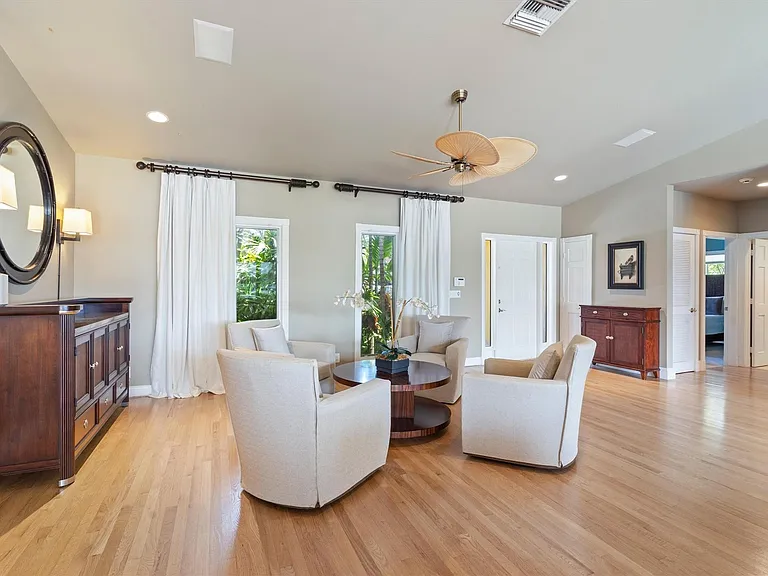 703 Royal Plaza Dr — Photo 4