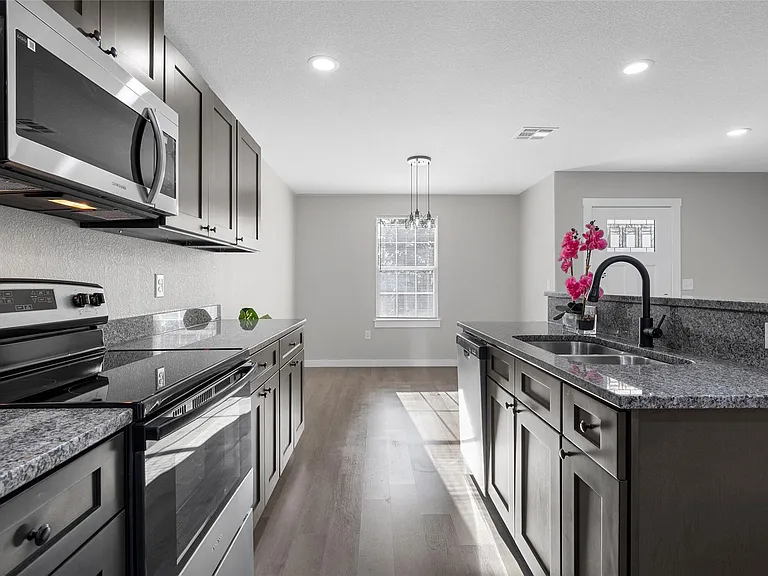 405 Hogan Ln #A & B — Photo 5