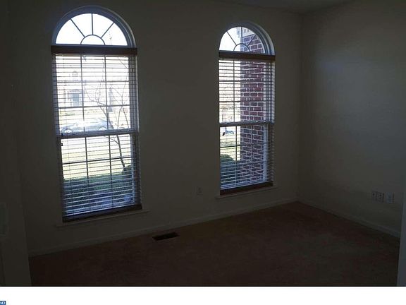 3rd image of 39 Augustine Blvd