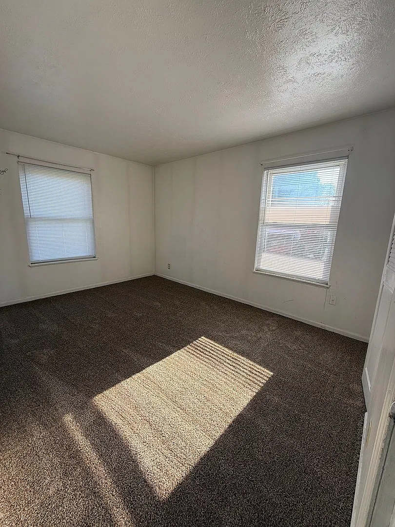 4220-4222 Arrowrock — Photo 4