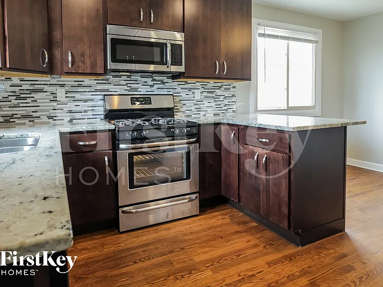 8025 S Kolin Ave — Photo 6