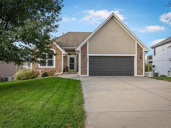 508 S 137th St, Bonner Springs, KS 66012
