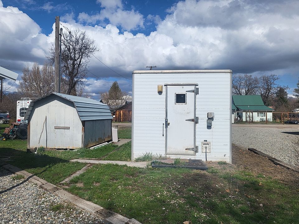 2nd image of 403 Hubbard St