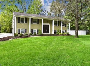 2 Arrowhead Dr, Long Valley, NJ 07853