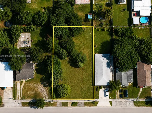 3143 NW 52nd St, Miami, FL 33142