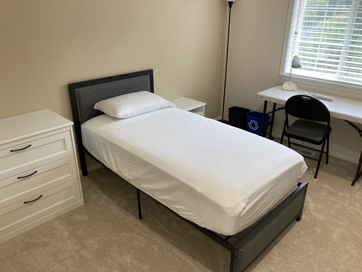 7 bed, 3150 sqft, $900 — Photo 1